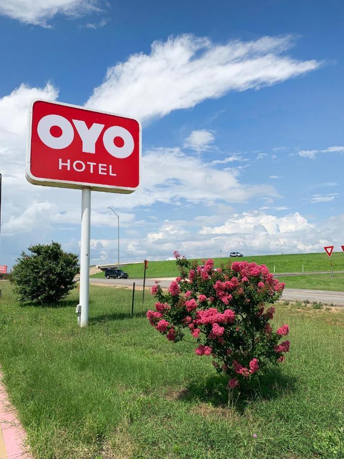 Oyo Hotel Pearsall I-35 West Exteriér fotografie