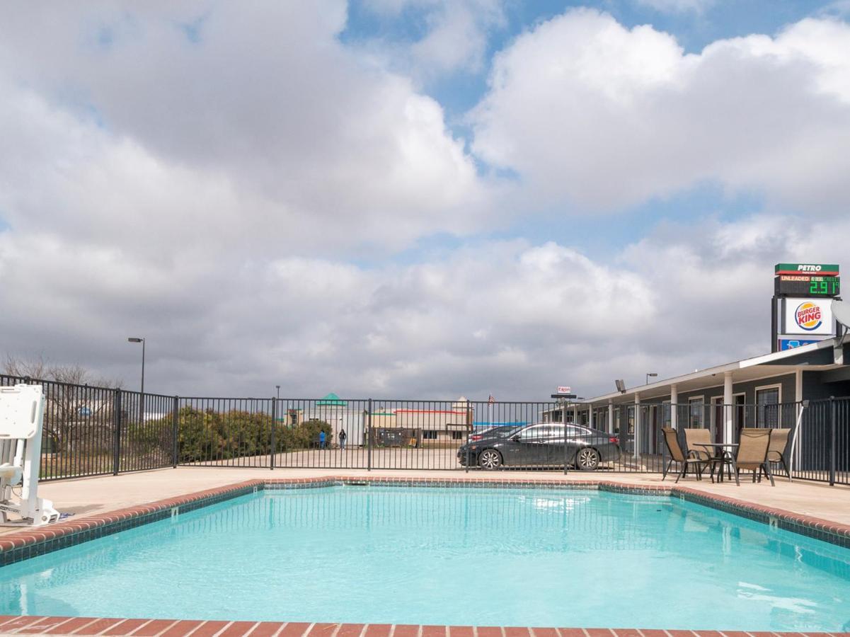 Oyo Hotel Pearsall I-35 West Exteriér fotografie