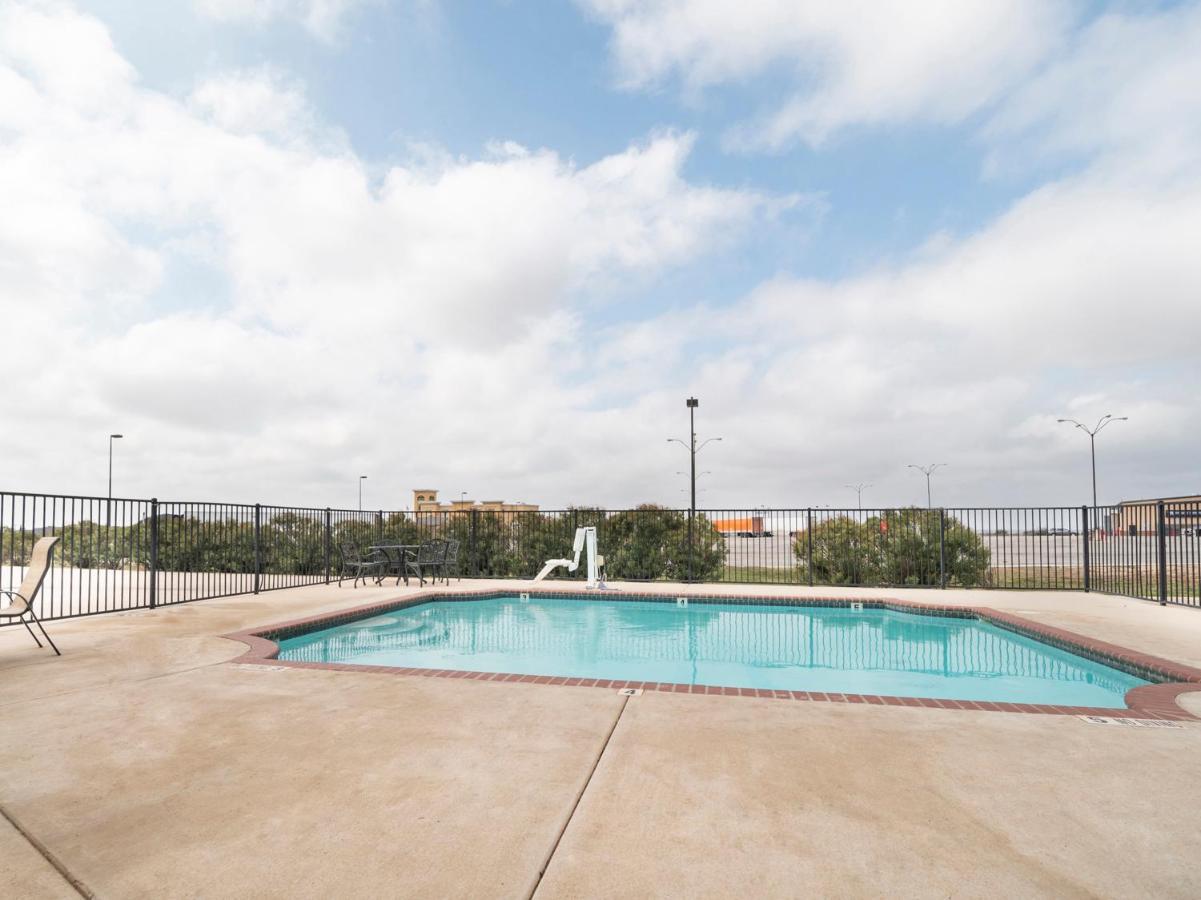 Oyo Hotel Pearsall I-35 West Exteriér fotografie