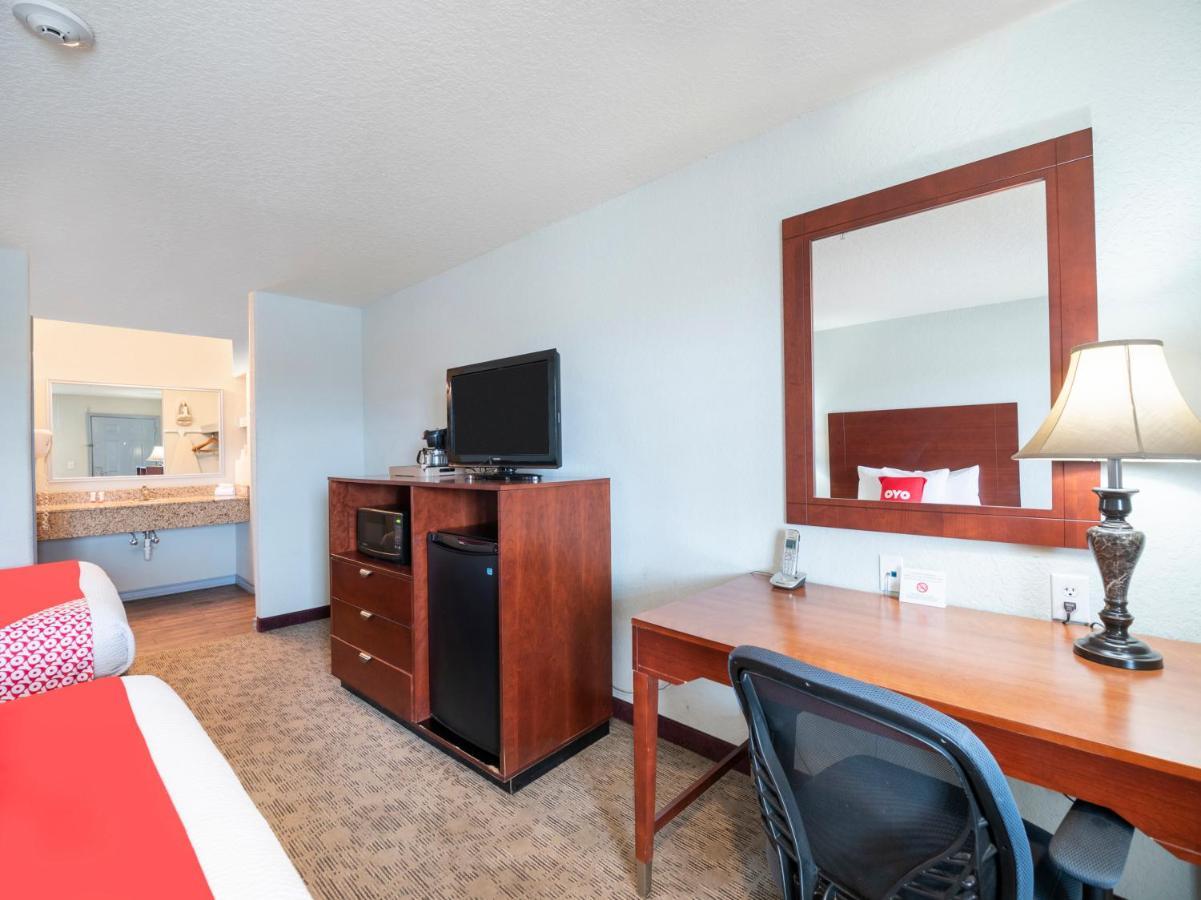 Oyo Hotel Pearsall I-35 West Exteriér fotografie